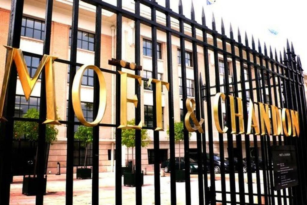 Suite Premium Le Figaro 1 Épernay Exteriör bild